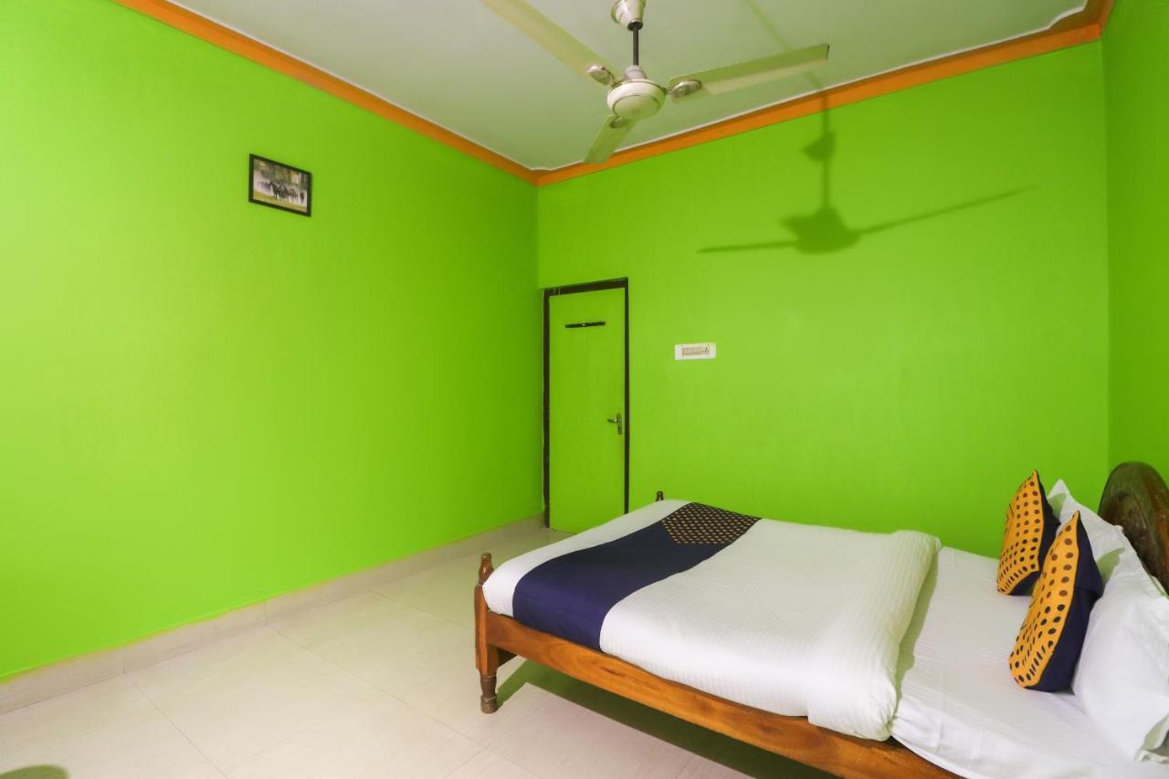 Spot On 65043 Hotel Kalinga Palace Kendrapara Ngoại thất bức ảnh